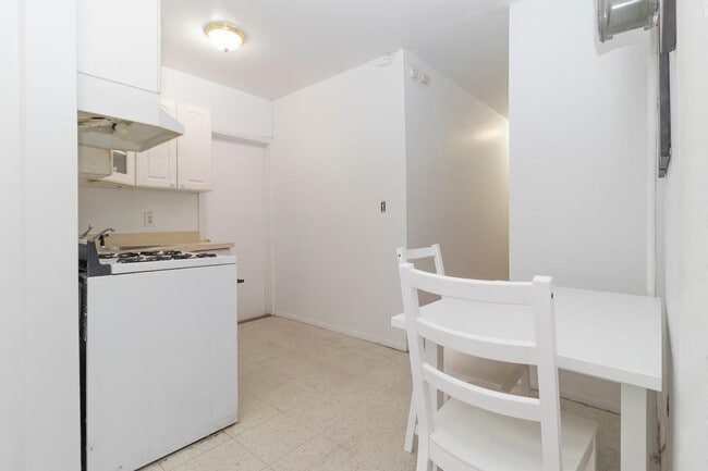 Building Photo - 1666 3rd Ave