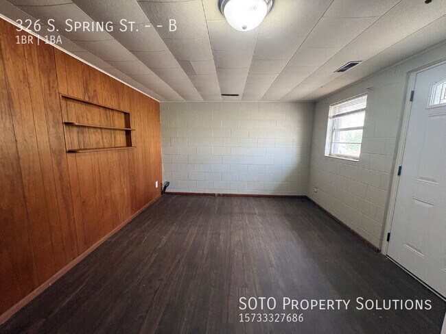 Building Photo - 326 S Spring St