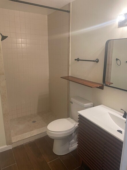 Building Photo - 804 Bebo Ln