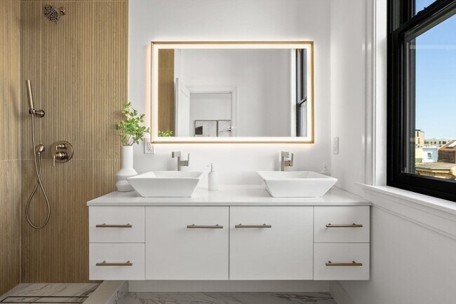 Building Photo - 100 Bennington St