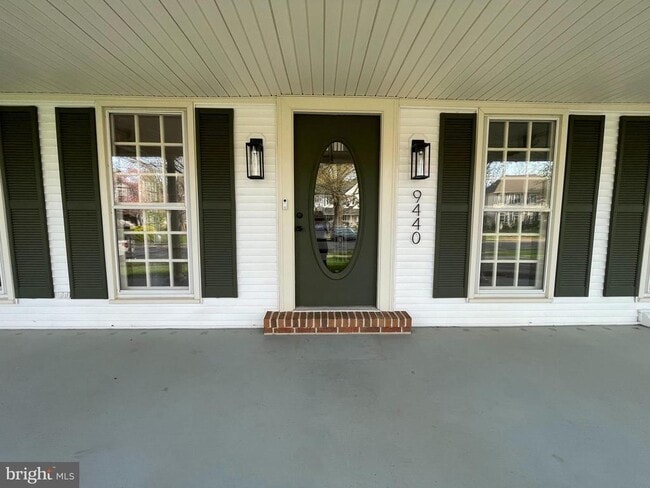 Building Photo - 9440 Flowerden Ln