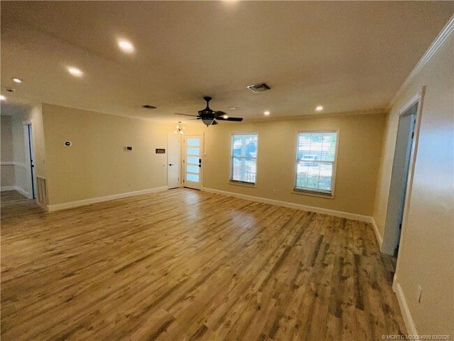 Building Photo - 2061 NE Hoya Calle