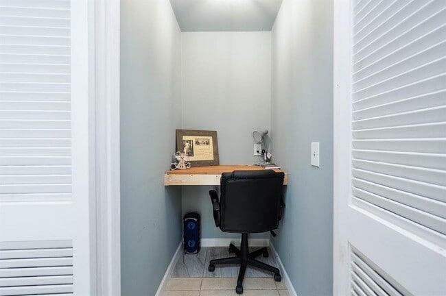 Building Photo - 22206 Meadowrock Dr
