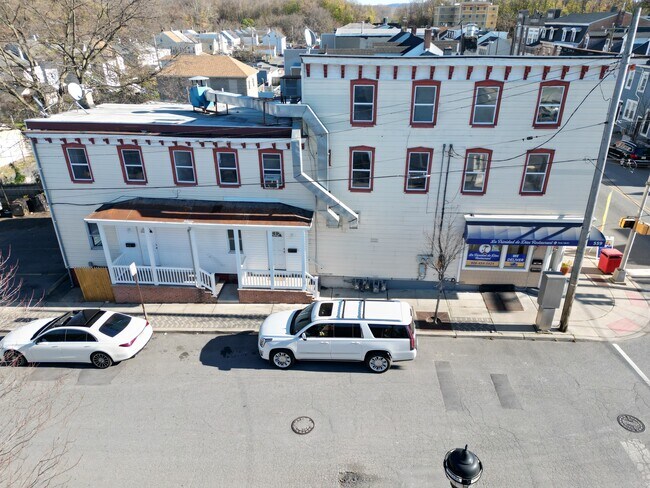 Primary Photo - 559 S Main St