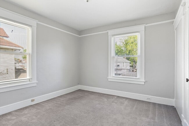 Building Photo - 740 29th St
