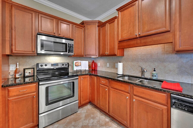 Building Photo - 2401 Dovedale Ct