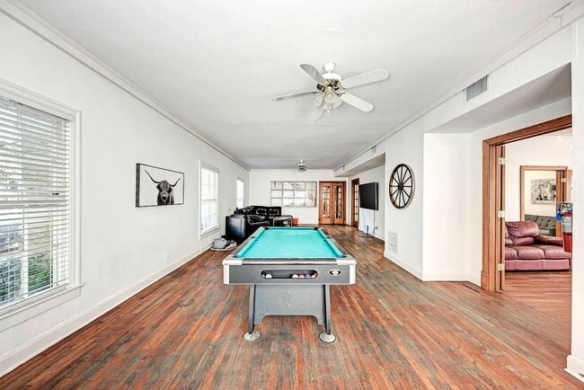 Building Photo - Spacious 14-Bedroom Property Ideal for Gro...