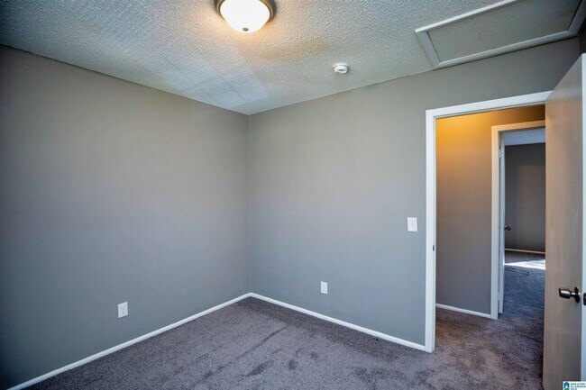 Building Photo - 3 Bedroom 1.5 Bath Home in Adamsville Area