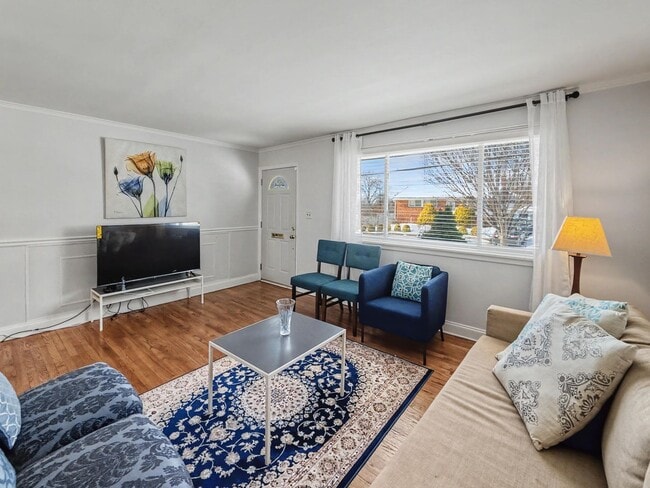 Building Photo - Furnished 4BD 2BA Home with Two kitchens, Basement, and Garage!