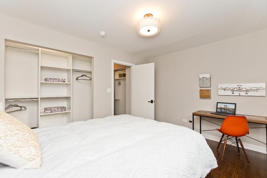 Building Photo - 5536 N Sheridan Rd