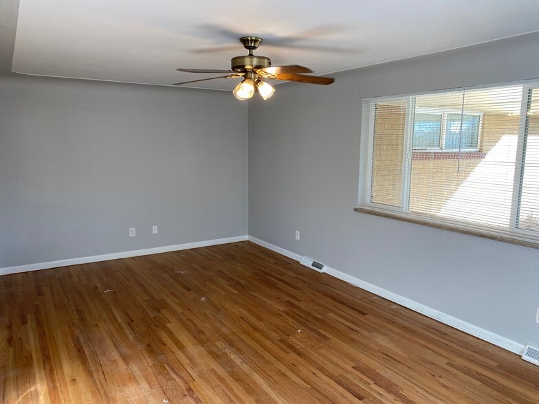 Building Photo - 2005 Kendall St