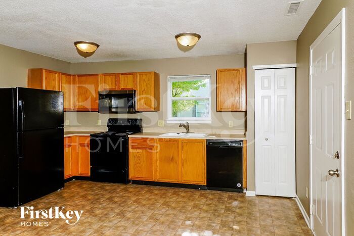 Building Photo - 2122 Southernwood Ln