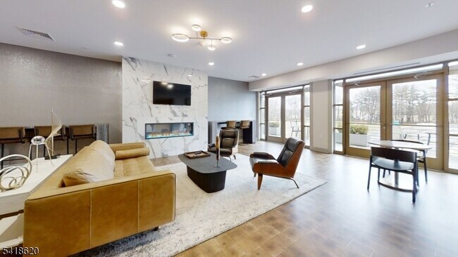 Building Photo - 1181 Morris Ave