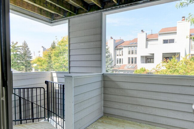 Building Photo - 816 Topsail Ln