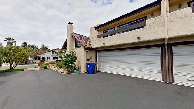 Building Photo - Spacious 3 bed / 2 bath in the More Mesa area