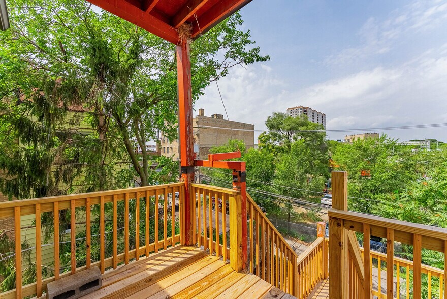 Building Photo - 7630 N Marshfield Ave