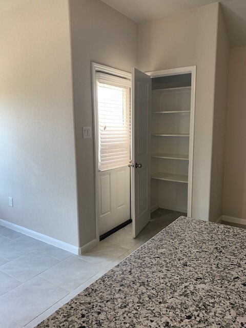 Building Photo - 8219 Ivy Wood Ct