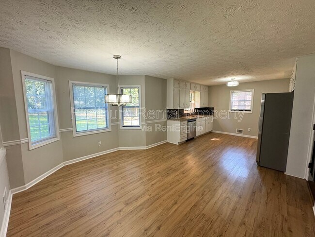 Building Photo - 4096 Springlake Cir
