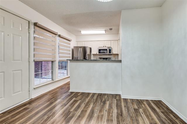 Building Photo - 1410 Meadowood Village Dr