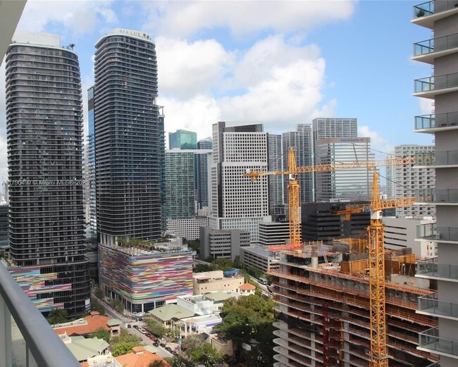 Building Photo - 1111 SW 1st Ave