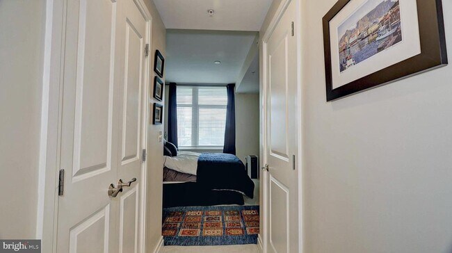Building Photo - 8220 Crestwood Heights Dr