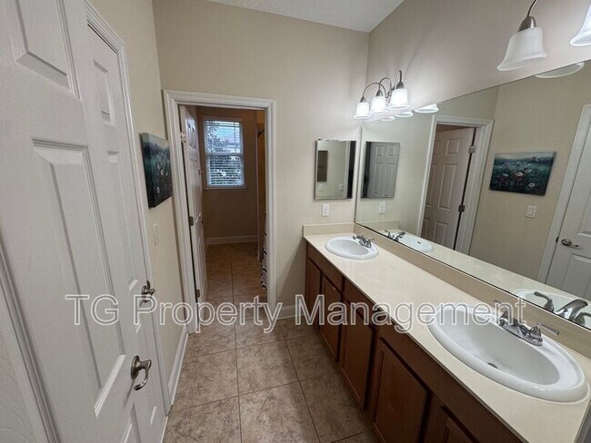 Building Photo - 14420 Serenoa Dr