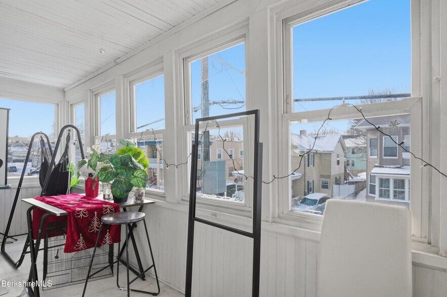 Building Photo - 9 Lincoln St