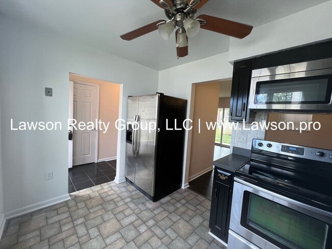 Building Photo - Townhome in Garden City