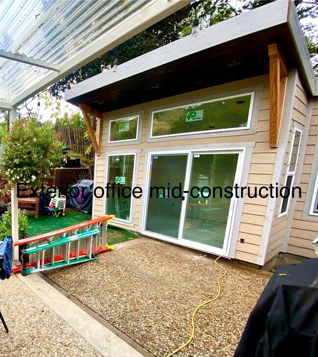 Building Photo - Cozy Hillside Boise Beauty Available 1/1/26!