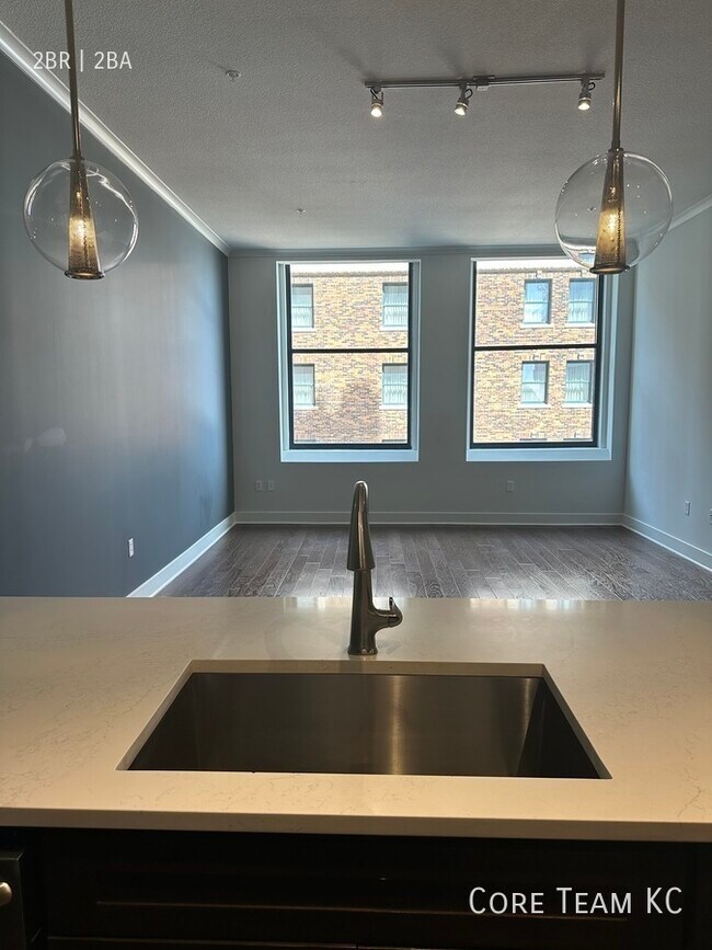 Building Photo - 106 W 14th St