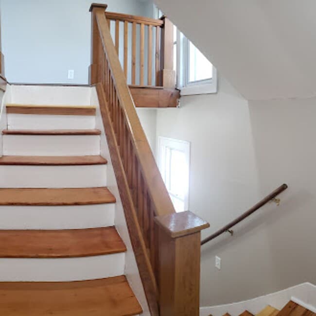 Building Photo - Fully Renovated 3BR Multi-Level Home with New Appliances