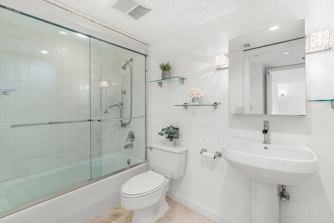 Building Photo - 4201 N Ocean Blvd