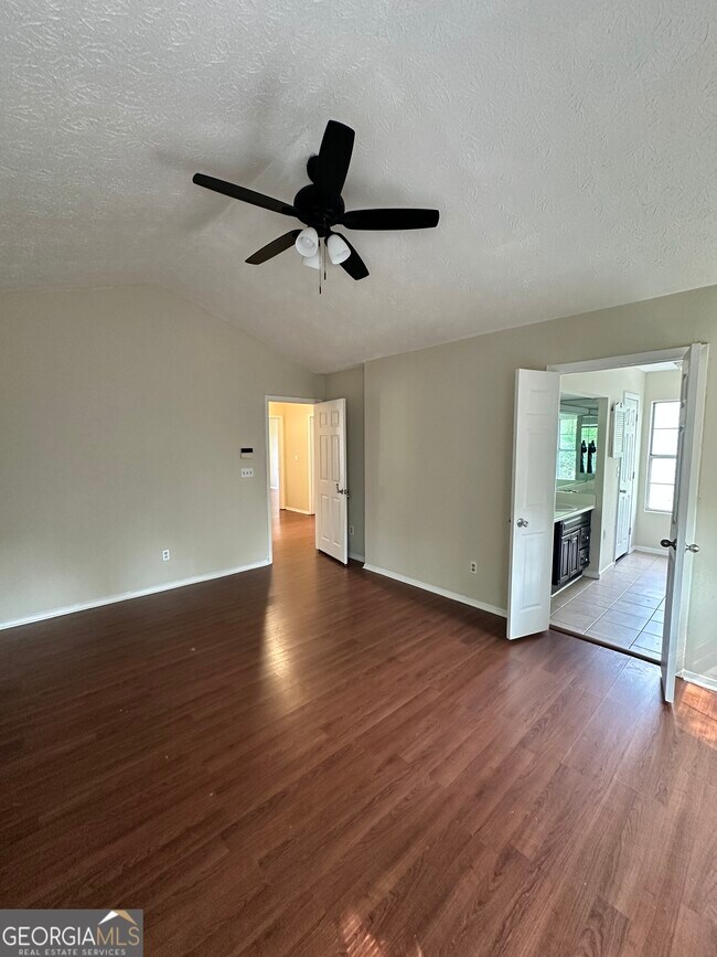 Building Photo - 1011 Hampton Hill Ct