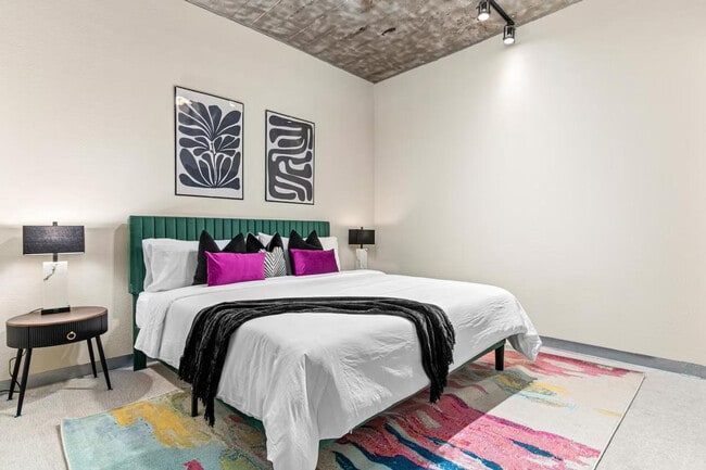 Building Photo - 606 N Washington Ave