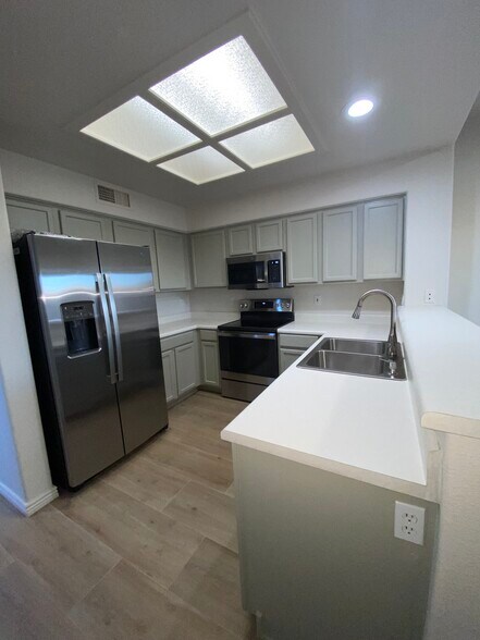 Building Photo - 8370 W Melinda Ln