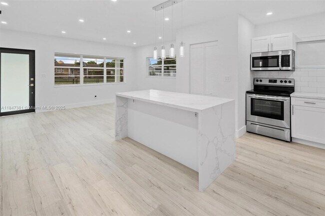 Building Photo - REALSITE ESTATES