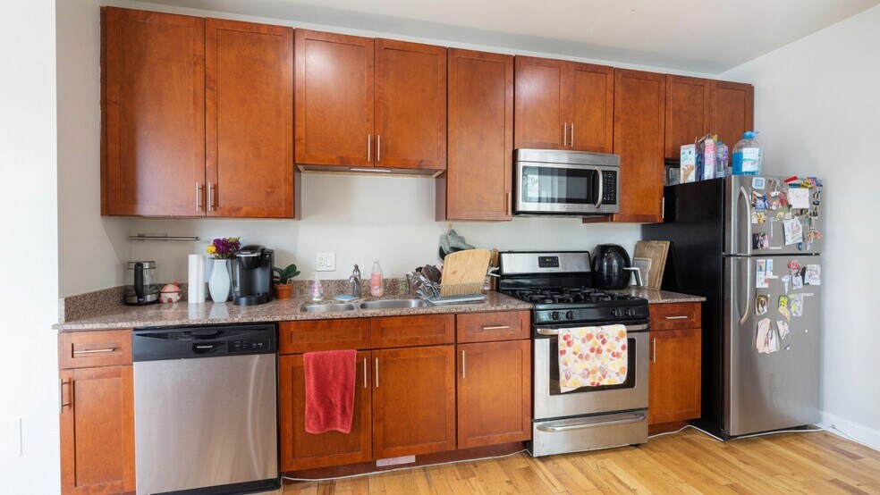 Building Photo - 2036 W Touhy Ave