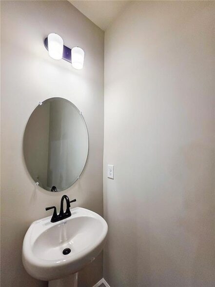 Building Photo - 3517 Iron Hearth Bnd