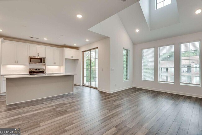 Building Photo - 513 Burton Dr