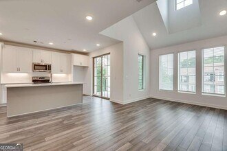 Building Photo - 513 Burton Dr