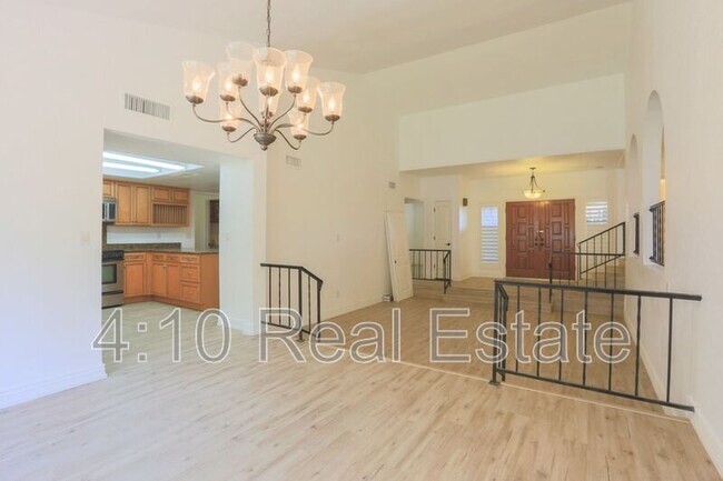Building Photo - 951 E Leeward Ln