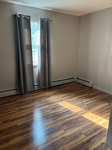 Building Photo - 437 Campus Dr