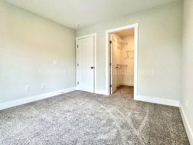 Building Photo - Modern 3BR/2.5BA Townhome | $2,100/mo. | P...