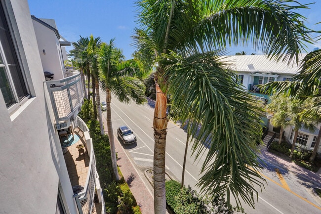 Building Photo - 365 SE 6th Ave