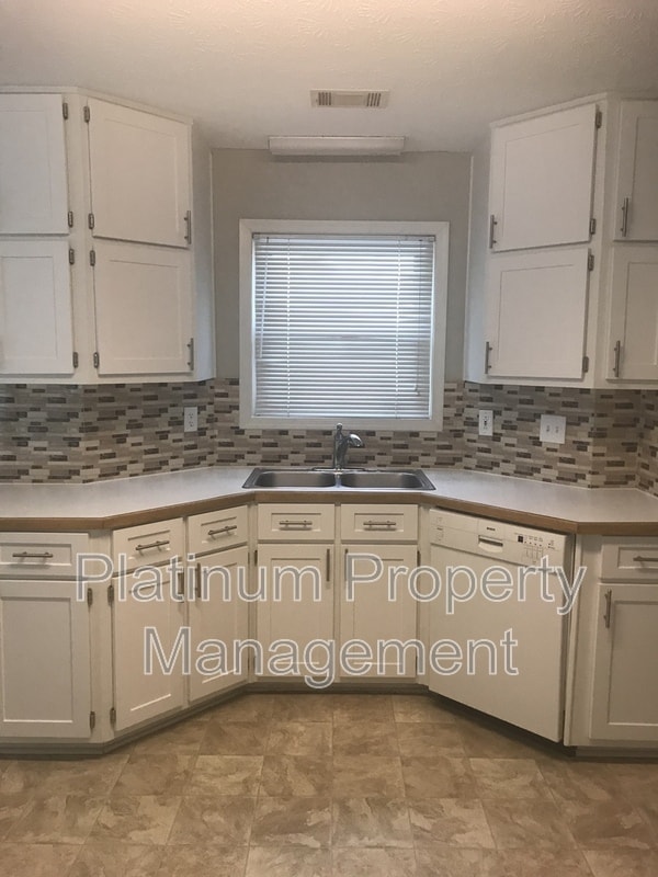 Building Photo - 1020 Twin Brook Ct NW