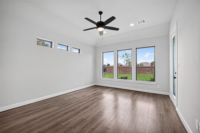 Building Photo - 2600 Golden Palms Ln