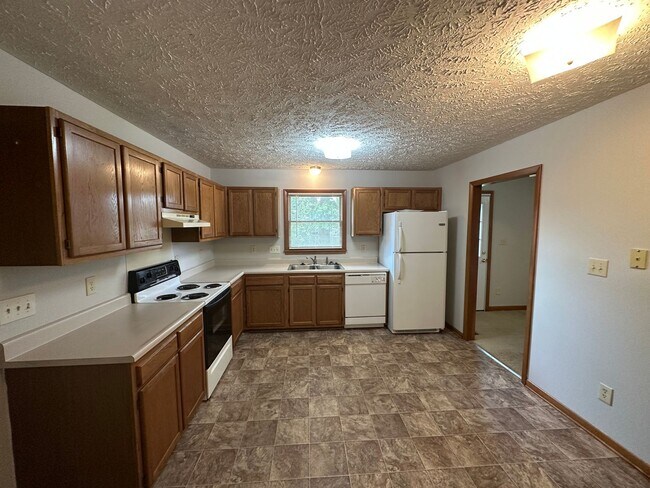 Building Photo - 8516 Amish Dr