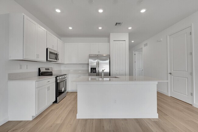 Building Photo - 6436 Seabright Ter