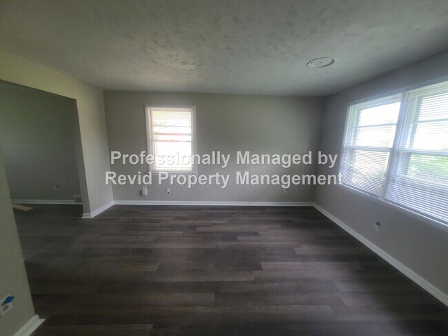 Building Photo - 196 Ivan Rd