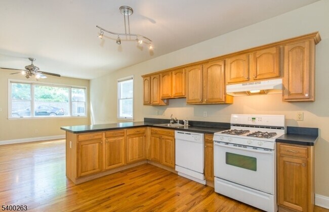 Building Photo - 46 Phoenix Ave